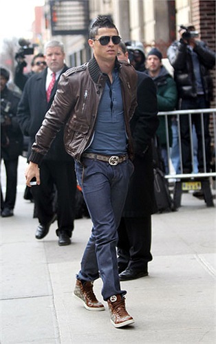 Ronaldo cũng cực kết thiết kế của những chiếc áo jacket khỏe khoắn