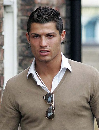 Ngay cả áo khoác mùa đông của ngôi sao này cũng mang kiểu dáng thể thao, kết hợp với jeans và giày năng động