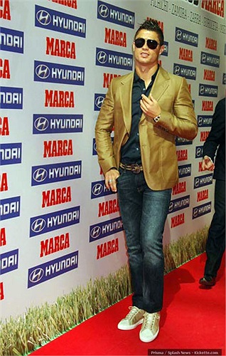 Bị chê là hơi đỏm dáng, nhưng với Ronaldo, điều đó chẳng có hề gì 