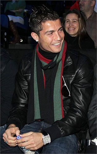 Bèo như Catier Santos cũng có giá khoảng 370 triệu đồng