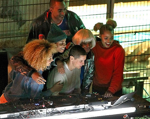 Tuy nhiên, tất cả chỉ là một đoạn quảng cáo mà ngôi sao của Chelsea thể hiện cho hãng Foot Locker