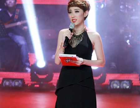 MC The Voice vạ miệng ‘xin tràng pháo tay’ cho nạn nhân bão lũ