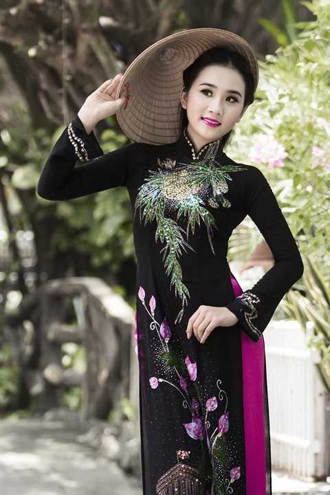 Miss Duyên dáng áo dài 2013