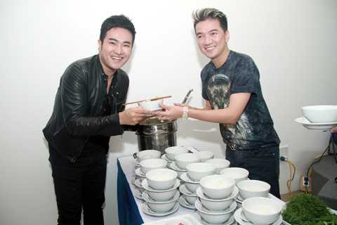 Mr Đàm khai trương Vua Biển