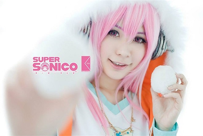 Cô hiện đang sống tại Bangkok, Thái Lan. 