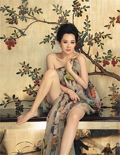 8. Hứa Tình còn được phiên âm là Hứa Tịnh, là một diễn viên Trung Quốc, với vai diễn tiêu biểu Nhậm Doanh Doanh trong phim Tiếu ngạo giang hồ 2001.