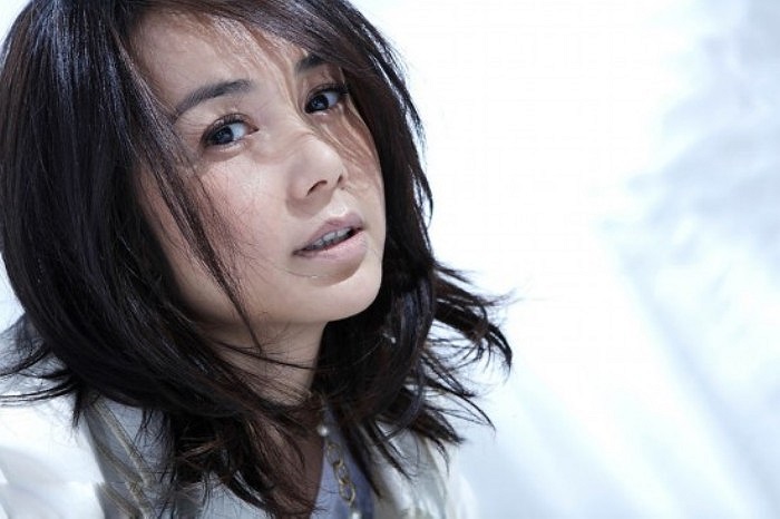 9. Tưởng Văn Lệ xuất thân trong một gia đình không có ai làm nghệ thuật nhưng cô lại bộc lộ năng khiếu diễn xuất và múa hát từ nhỏ. Cô là gương mặt khá quen thuộc với khán giả Việt Nam qua vai Trân Phi trong 'Mặt trời lặn sau Tử Cấm Thành'. 