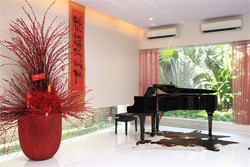 Tuy phải đi vòng, quanh co mới tới nhưng ngôi nhà trong hẻm này tràn đầy ánh sáng thiên nhiên.