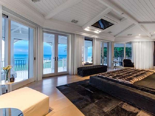 Phòng ngủ hướng ra phía biển.