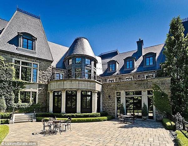 Căn biệt thự ở Los Angeles do chính vợ chồng Celine Dinon tự tay thiết kế và xây dựng vào năm 2011.