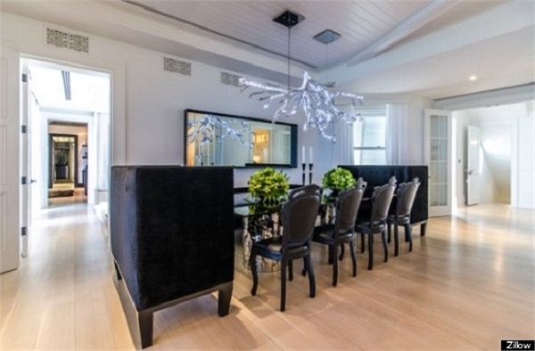 Có khu bếp nướng, nhà bếp riêng biệt và 1 ngôi nhà bãi biển có phòng ngủ tầng mái và phòng mát-xa.