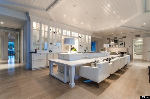 Khu nhà chính được thiết kế hình mái vòm.