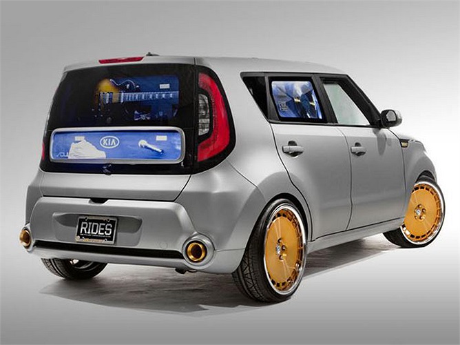 Dù có tên và màu sắc khác nhau nhưng toàn bộ dàn xe này đều được trang bị rất nhiều đồ chơi âm nhạc và thực sự là các vũ trường hoặc bàn DJ di động. 