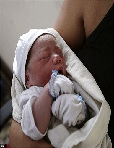 Ngôi nhà gỗ của chúng tôi ở miền duyên hải San Jose đã bị sóng biển cuốn trôi, cả gia đình và toàn bộ người dân nơi đây đều bị bão lũ cuốn đi xa. Thật may mắn, tôi đã tìm thấy vợ khi cô ấy đang bám vào một mảnh gỗ, người chồng kể lại.