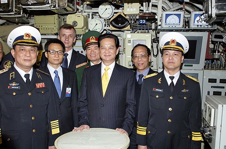 Trong chuyến thăm của Thủ tướng Chính phủ Nguyễn Tấn Dũng tới Liên bang Nga tháng 5/2013, Thủ tướng đã có chuyến thăm tới nhà máy Admiralty và đặc biệt là tàu ngầm HQ-182 Hà Nội. Qua đó, chúng ta lần đầu tiên có được những hình ảnh hiếm về nội thất 