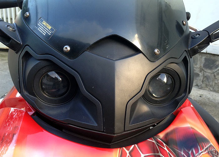 Đi kèm với động cơ này là hộp số 5 cấp và xe có trang bị số lùi cùng hệ thống ABS.