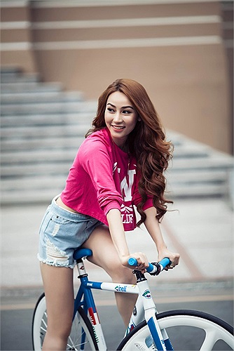 Có nhiều thông tin cho rằng cặp đôi chia tay vì Ngân Khánh không chịu dứt khoát với người cũ, tuy nhiên, cô không lên tiếng bình luận. 