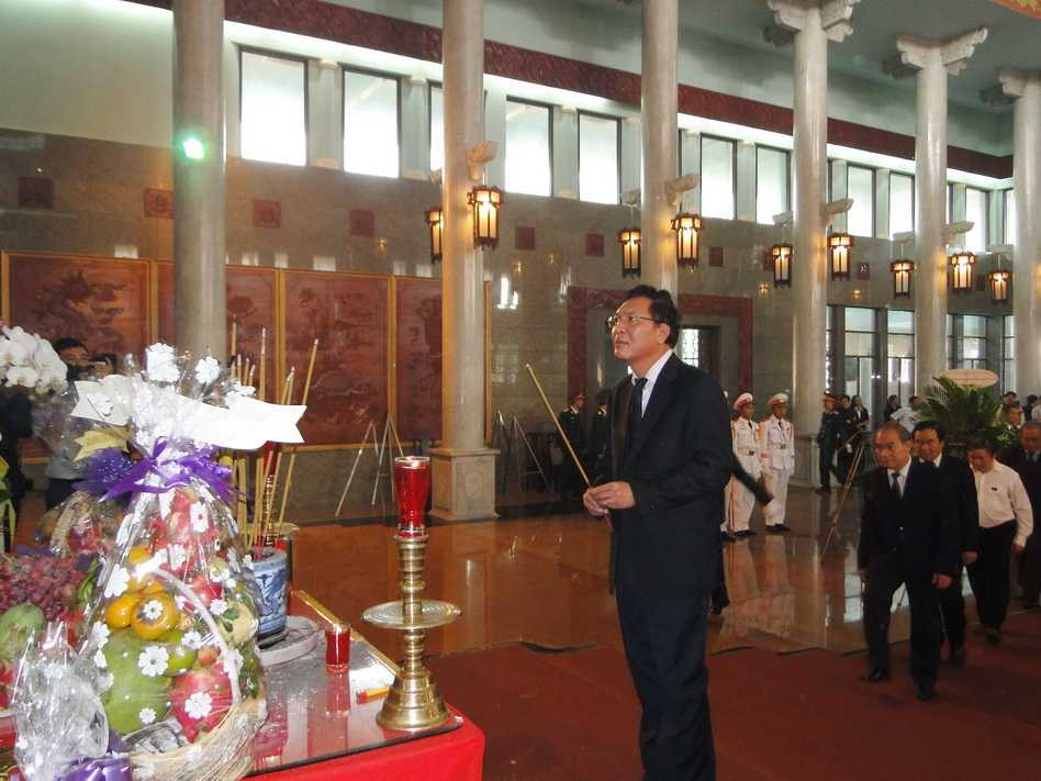 Nén tâm nhang tưởng nhớ GS Nguyễn Thiện Thành