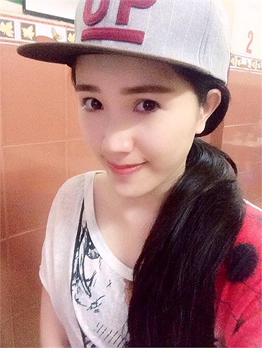 Bảo Thy xì tin, trẻ trung.