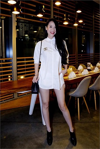 Người đẹp ăn mặc ngày càng táo bạo.