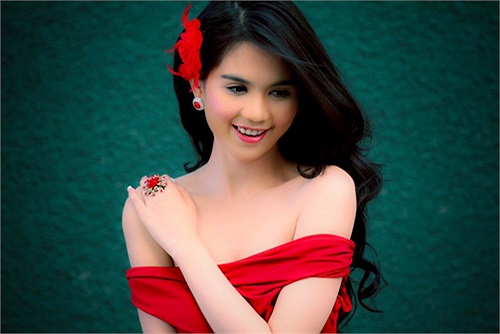 Nhường chỗ cho Ngọc Trinh trắng bóc, khôn khéo trong kinh doanh sản phẩm làm trắng.