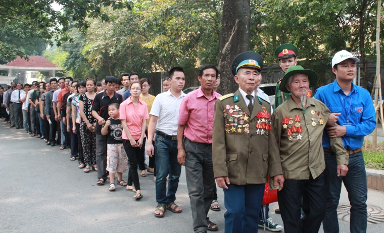 Người dân được vào viếng Đại tướng sớm hơn 3 tiếng