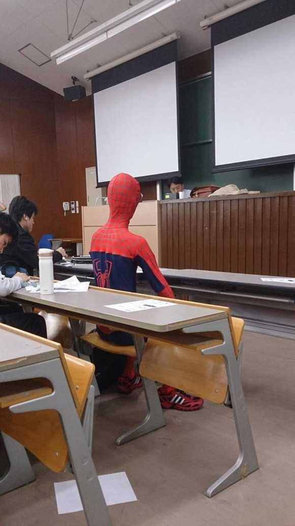 Người Nhện đột nhập lớp học tại Nhật Bản