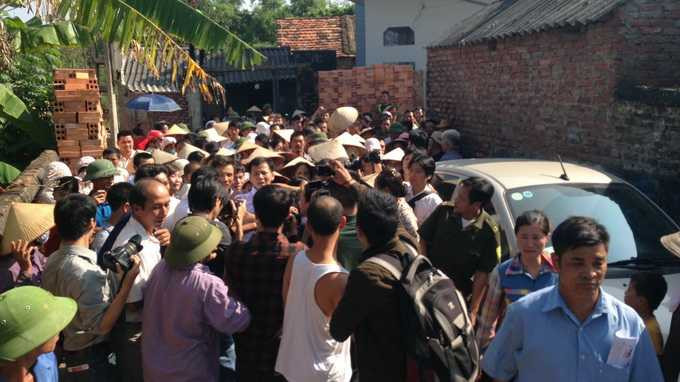 Người tù chung thân về nhà được chào đón như 'anh hùng'