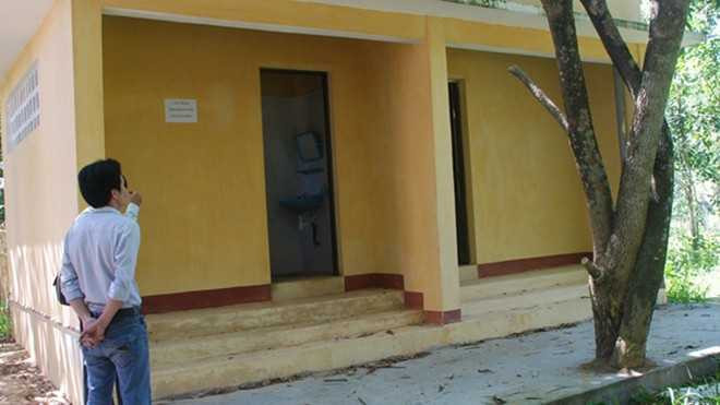 Nhà vệ sinh Trường THCS Long Hiệp dự toán được duyệt trên 593 triệu đồng, thanh tra vào cuộc nên giá trị đề nghị thanh quyết toán chỉ còn 251,7 triệu đồng.