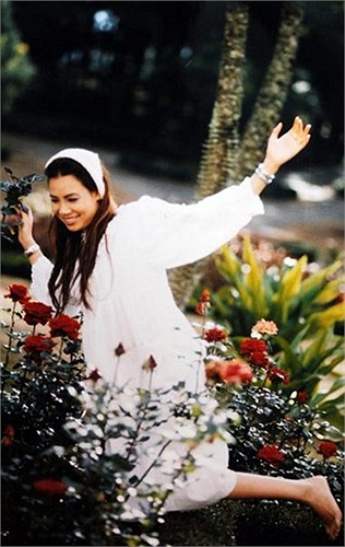 Được đào tạo thanh nhạc bài bản, là giọng nữ cao hàng đầu Việt Nam, Hồ Quỳnh Hương là cái tên được đánh giá cao tại thị trường âm nhạc Việt Nam.