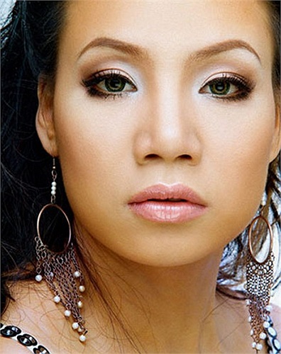 Nhan sắc kém đẹp này đã ám ảnh Hồ Quỳnh Hương trên con đường phát triển sự nghiệp âm nhạc của cô.