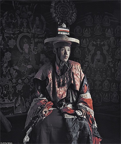 Lo, một bộ tộc sống trên các cao nguyên lộng gió của Tây Tạng, chủ yếu là ở phía bắc, vùng gần như hẻo lánh nhất thế giới