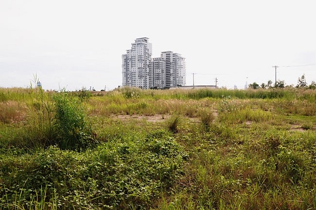 Hiện khu đất chưa được xây dựng, vẫn là bãi đất trống bỏ hoang. 