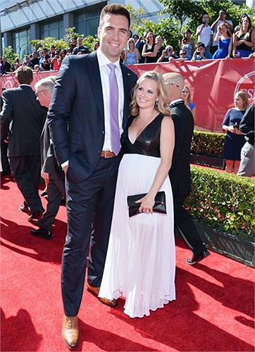 Joe Flacco, VĐV bóng bầu dục trông như người khổng lồ bên cạnh cô vợ chỉ cao 1m55