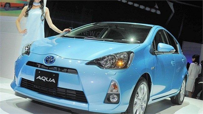 Trong phân khúc xe tiết kiệm xăng của hãng Toyota, dòng xe Toyota Aqua (hay Prius C) từng 'làm mưa làm gió' trên thị trường cũng được coi là xế hộp tiết kiệm xăng nhất với mức ngốn xăng chỉ 2.8 lít/100 km. Tại Nhật Bản, Toyota Aqua được bán với giá 1