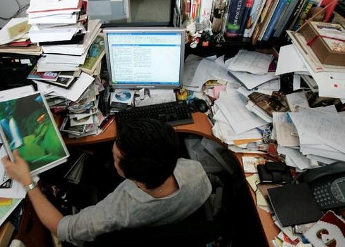 14. Thiếu ngăn nắp. Nơi làm việc lộn xộn, thiếu ngăn nắp sẽ cho thấy bạn là một nhân viên cẩu thả trong công việc.