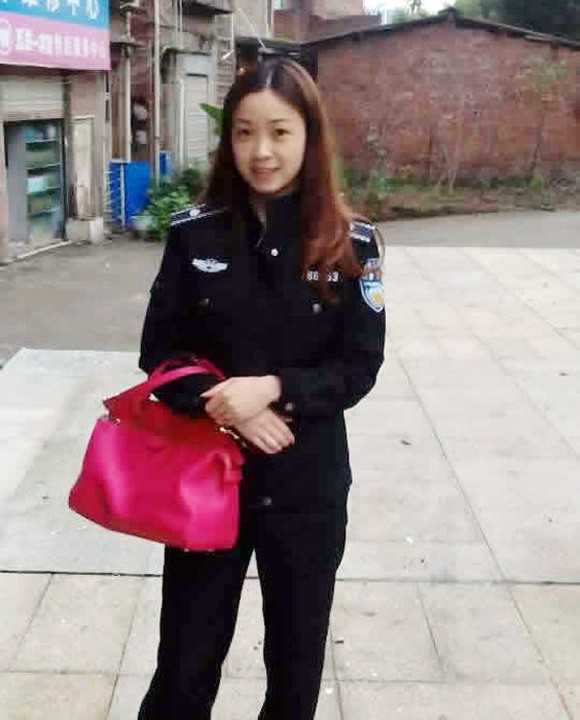 Nữ cảnh sát Trung Quốc xinh như hot girl