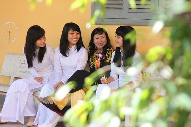 Ngày hội cũng là dịp để cô trò gần gũi nhau hơn sau những giờ học trên lớp. 