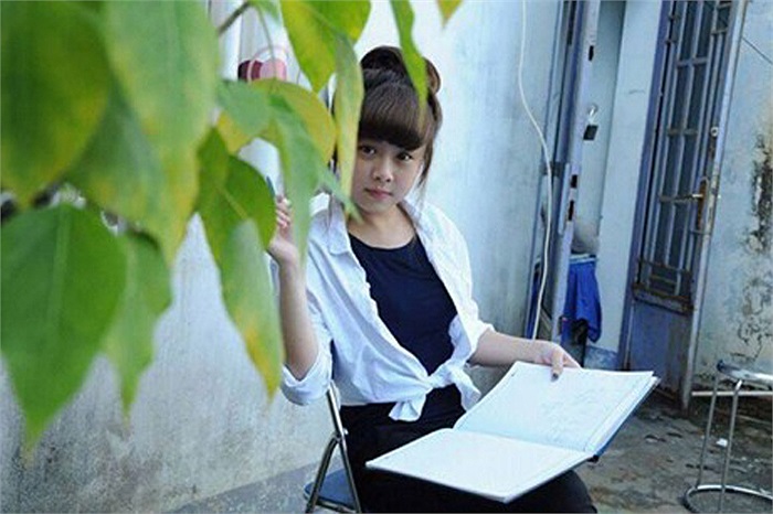 Hồng Vân được sinh ra và lớn lên tại núi rừng Đăk Lắk. 