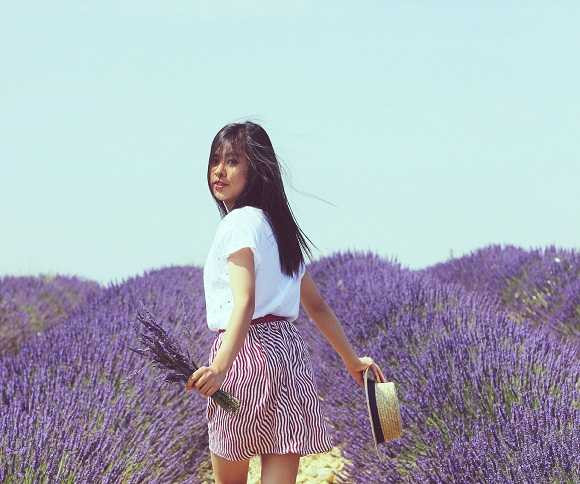 Hiện tại, Ngân đang giữ chức vụ Phó chủ tịch thường trực hội Sinh viên Việt Nam tại Pháp và cũng là thành viên nhỏ tuổi nhất trong tổ chức này.