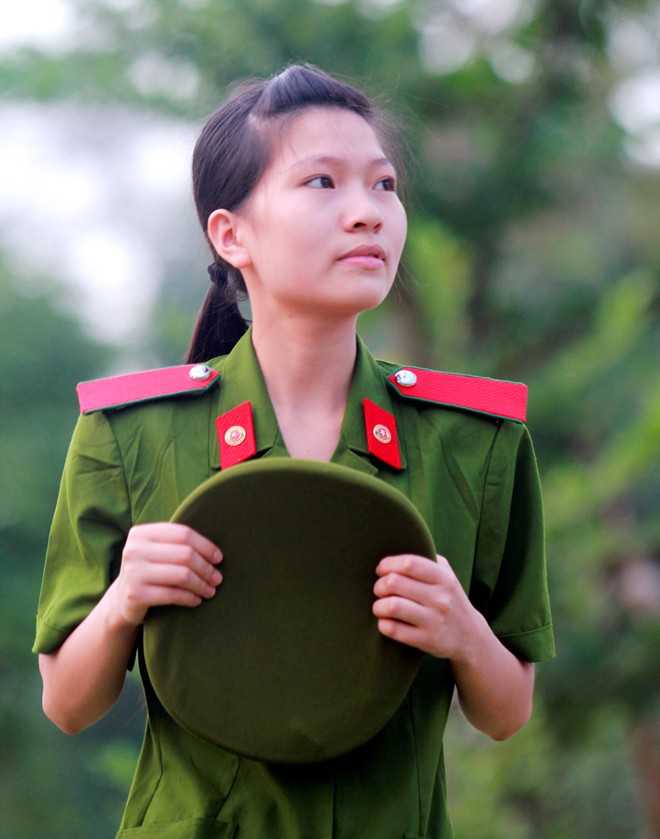 Hồng Lam đã từng phải sống xa bố mẹ từ khi còn rất nhỏ.