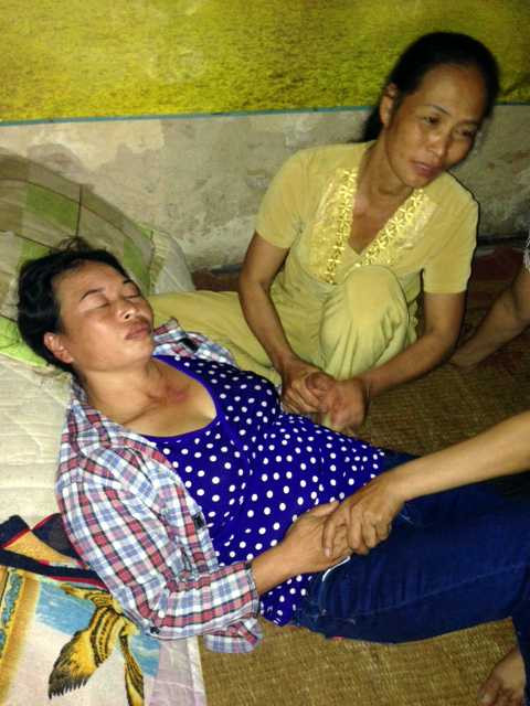 Bà Chấn luôn trong tình trạng khó thở, tăng huyết áp mỗi khi nghĩ đến chuyện chồng, con.