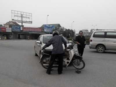 Phó Giám đốc Sở, đứng nhìn, thờ ơ, tai nạn giao thông, hà tĩnh, bức xúc