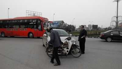 Phó Giám đốc Sở, đứng nhìn, thờ ơ, tai nạn giao thông, hà tĩnh, bức xúc