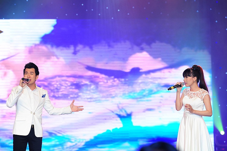 Là MC nhưng Hoài Trinh có giọng hát khá tốt.