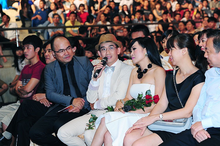 Ca sỹ Minh Thuận chia sẻ rất yêu giọng hát Phương Thanh và luôn ủng hộ chị. Một điều đặc biệt trong liveshow là BTC tiết lộ bản ghi âm giọng hát cô con gái bí mật của Phương Thanh - Bé Gà - gửi đến mẹ khiến nữ ca sỹ xúc động.