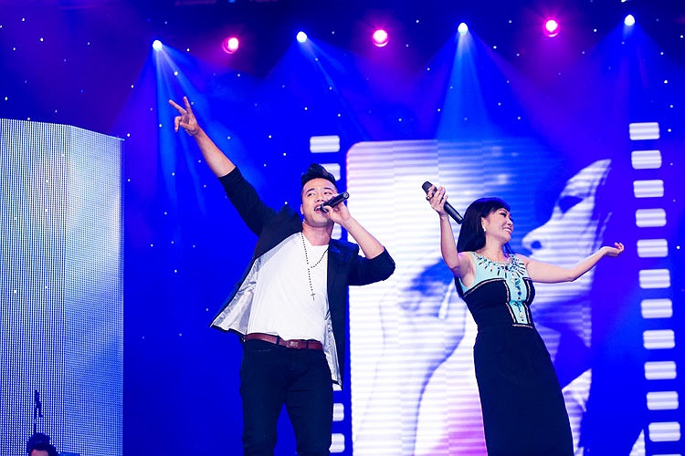 Sau khi trình diễn lại những ca khúc một thời, Phương Thanh đã có màn song ca khá tình cảm cùng với 3 người tình mới trong âm nhạc của mình là Ngọc Minh Idol trong ca khúc Dấu yêu.