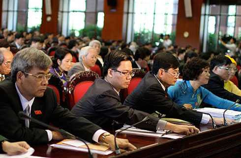 Quốc hội biểu quyết thông qua Nghị quyết về Kế hoạch phát triển kinh tế-xã hội năm 2014. Ảnh: VTC