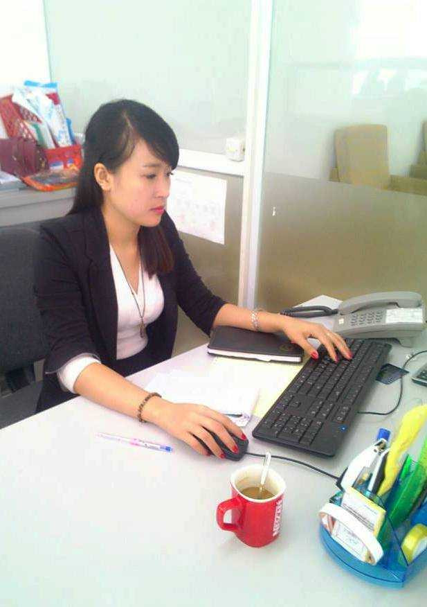 Lê Huyền bán hàng ở cho một công ty ở Phú Diễn, Từ Liêm