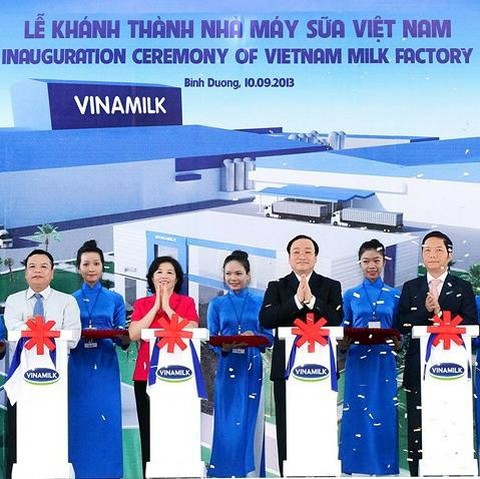Robot và “kho thông minh” ở siêu Nhà máy sữa Vinamilk